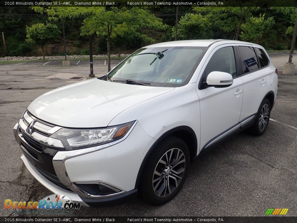 Front 3/4 View of 2016 Mitsubishi Outlander SE S-AWC Photo #1