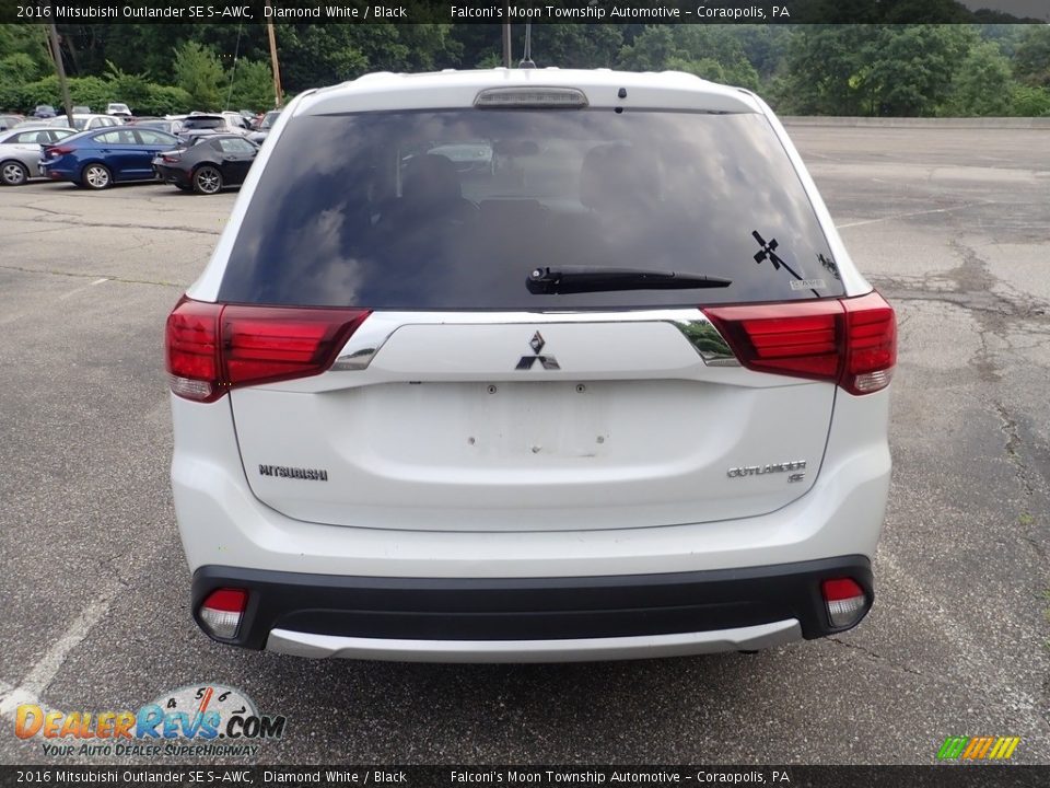 2016 Mitsubishi Outlander SE S-AWC Diamond White / Black Photo #3