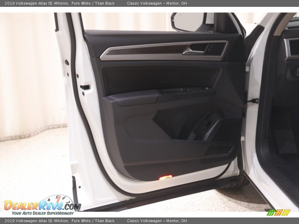2019 Volkswagen Atlas SE 4Motion Pure White / Titan Black Photo #4