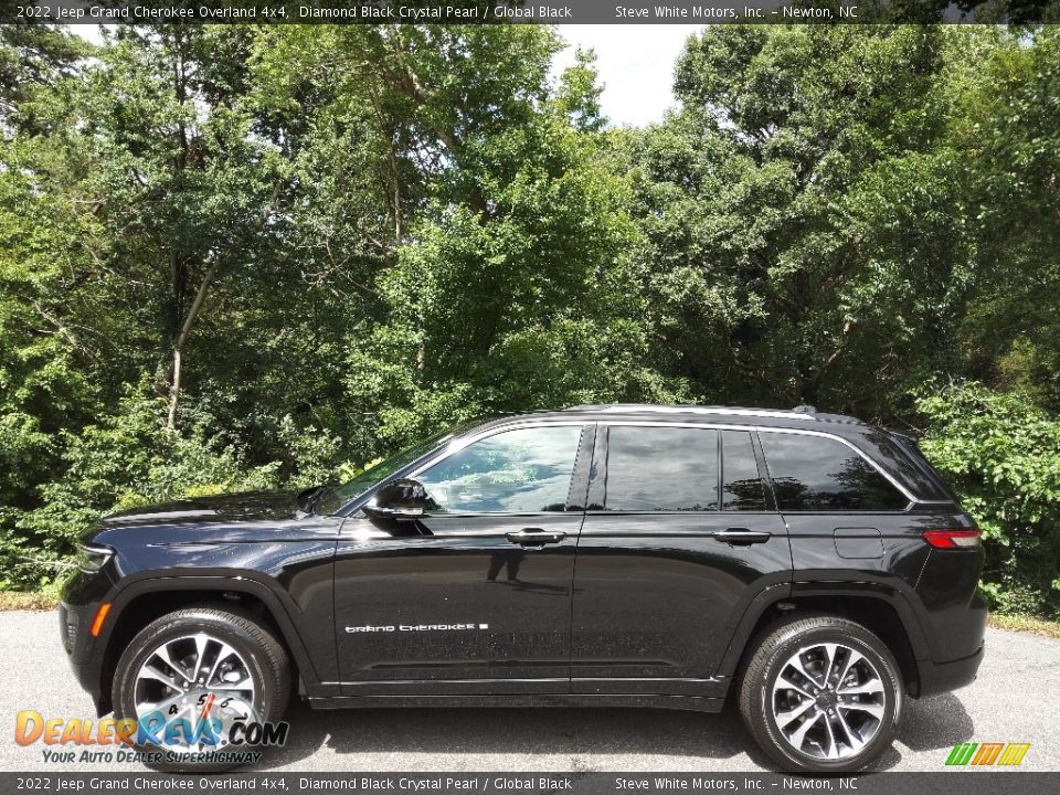 2022 Jeep Grand Cherokee Overland 4x4 Diamond Black Crystal Pearl / Global Black Photo #1