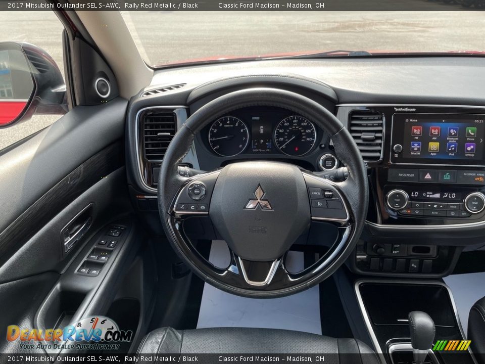 2017 Mitsubishi Outlander SEL S-AWC Steering Wheel Photo #9