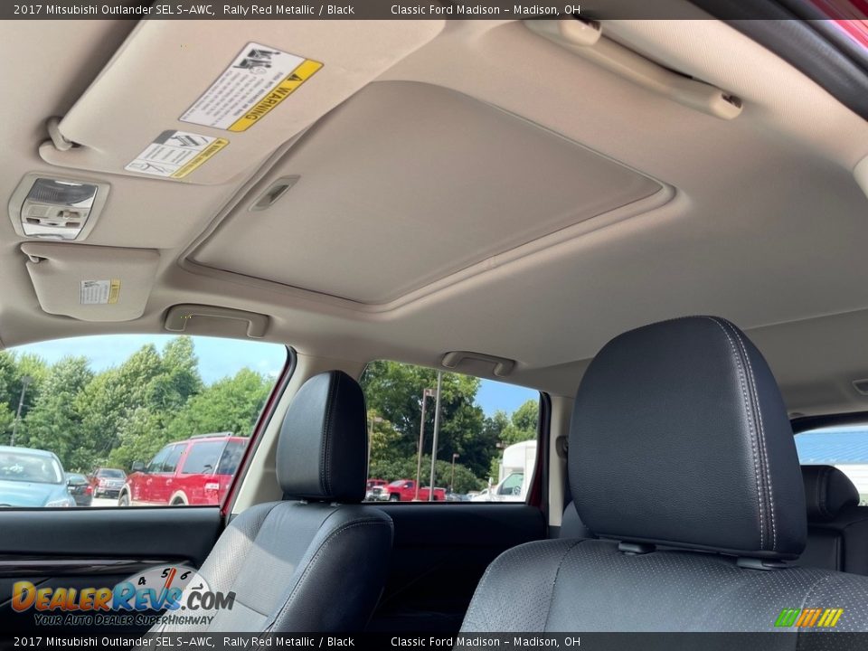 Sunroof of 2017 Mitsubishi Outlander SEL S-AWC Photo #12