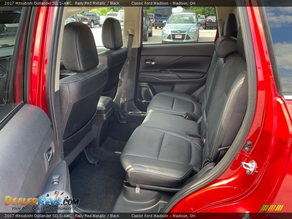 Rear Seat of 2017 Mitsubishi Outlander SEL S-AWC Photo #17