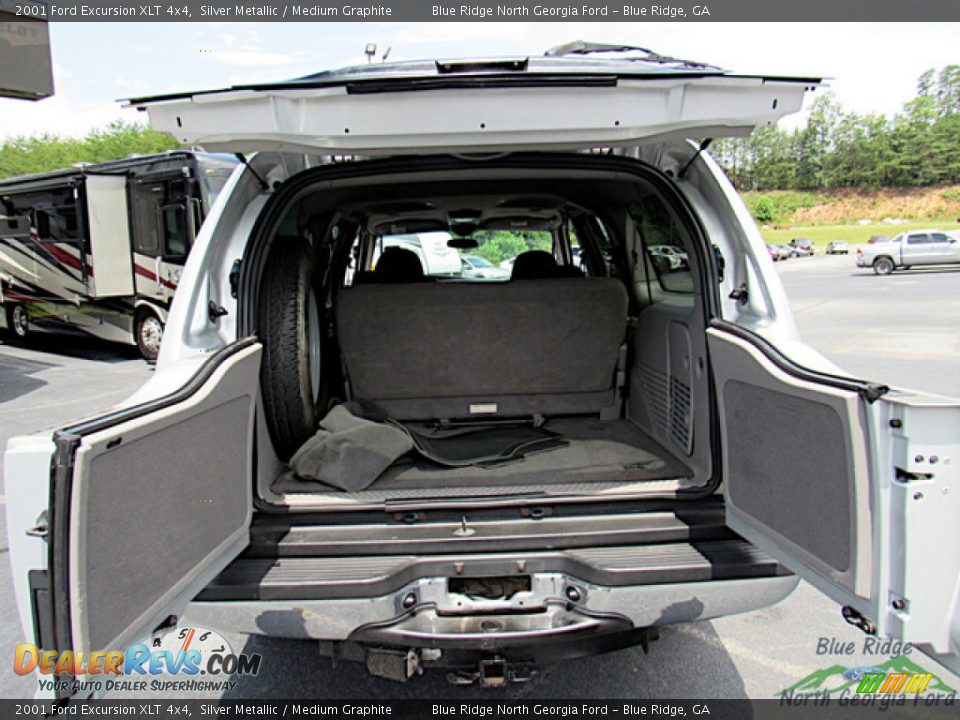2001 Ford Excursion XLT 4x4 Trunk Photo #15