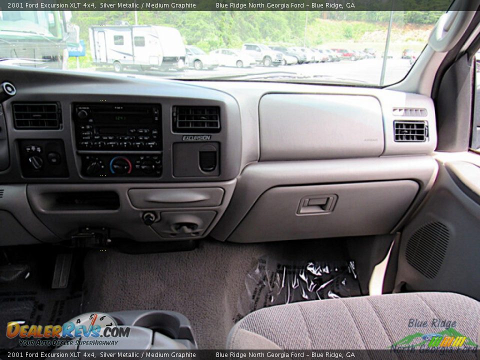 2001 Ford Excursion XLT 4x4 Silver Metallic / Medium Graphite Photo #17