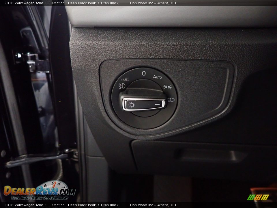 Controls of 2018 Volkswagen Atlas SEL 4Motion Photo #33