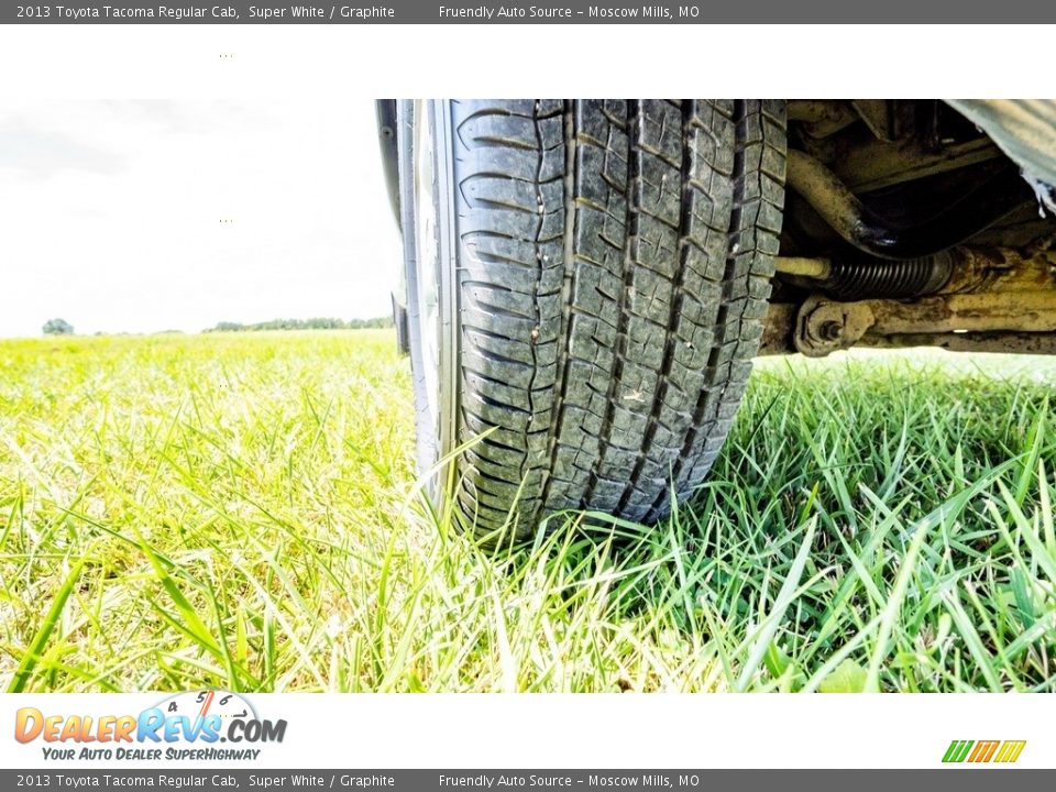 2013 Toyota Tacoma Regular Cab Super White / Graphite Photo #11