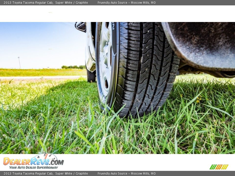 2013 Toyota Tacoma Regular Cab Super White / Graphite Photo #14