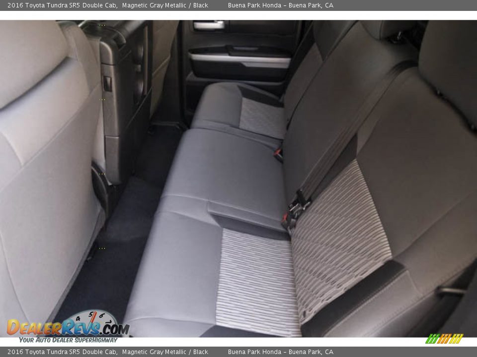 2016 Toyota Tundra SR5 Double Cab Magnetic Gray Metallic / Black Photo #4