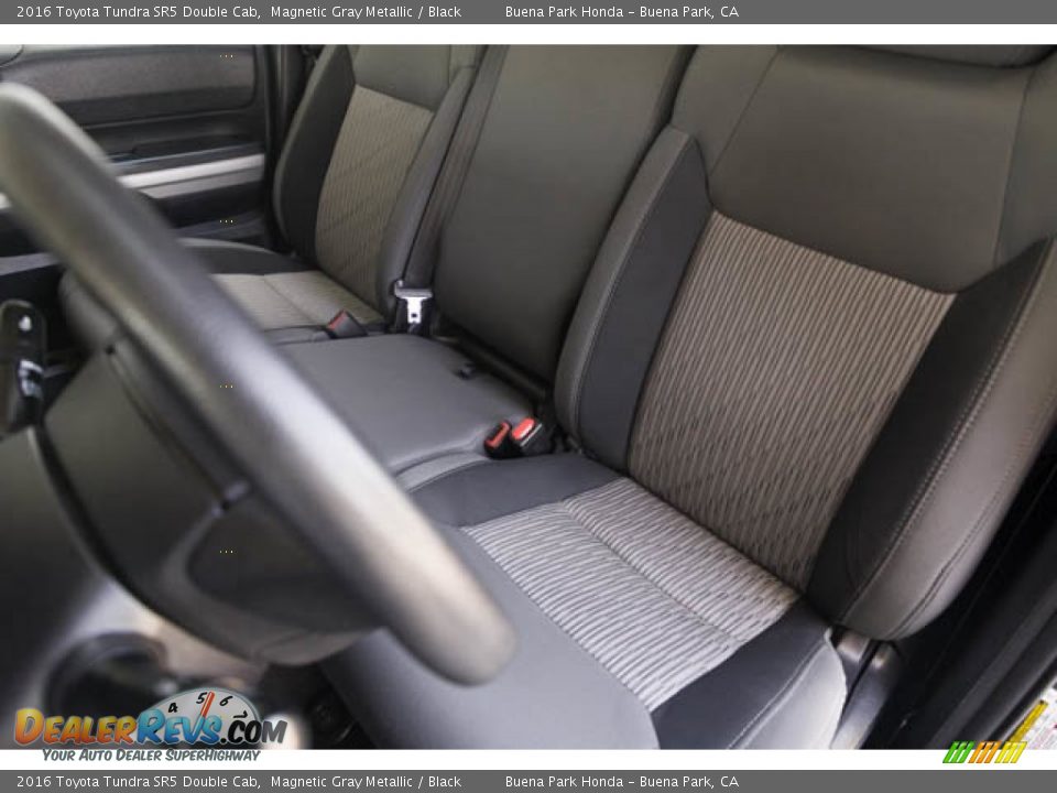 2016 Toyota Tundra SR5 Double Cab Magnetic Gray Metallic / Black Photo #17