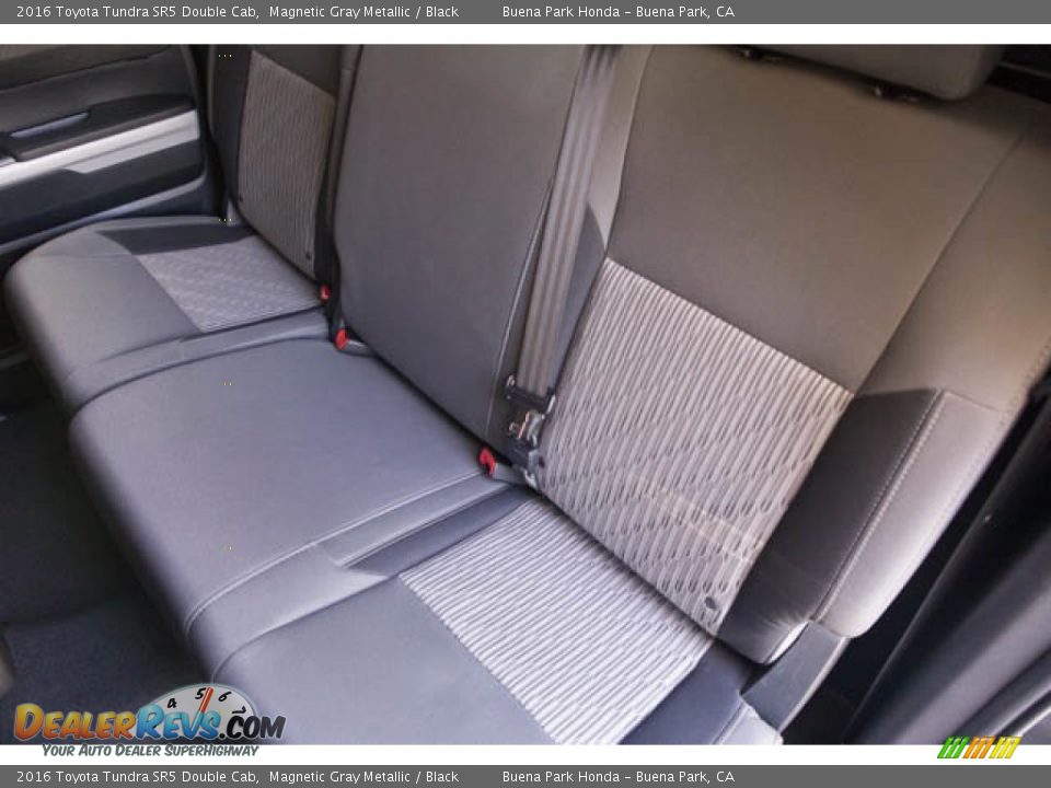 2016 Toyota Tundra SR5 Double Cab Magnetic Gray Metallic / Black Photo #18