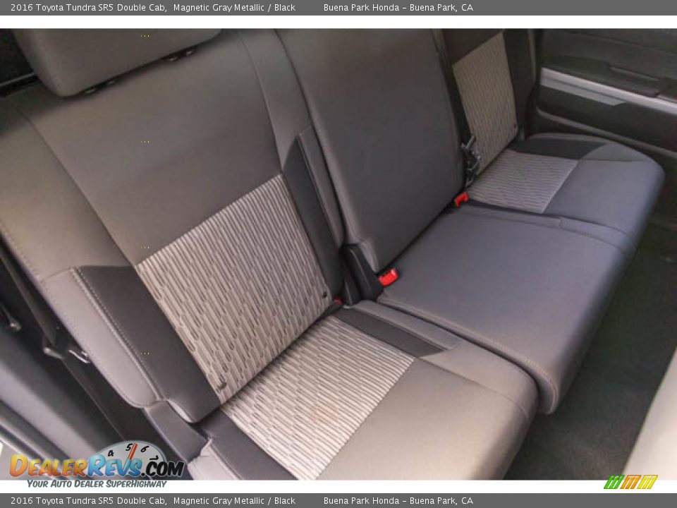 2016 Toyota Tundra SR5 Double Cab Magnetic Gray Metallic / Black Photo #21