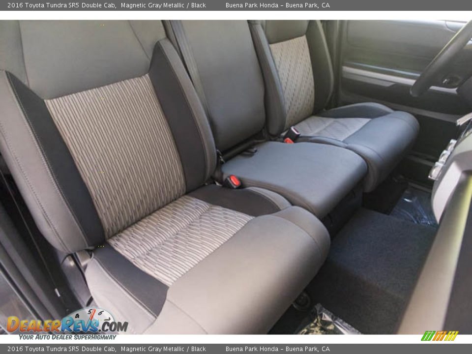 2016 Toyota Tundra SR5 Double Cab Magnetic Gray Metallic / Black Photo #23