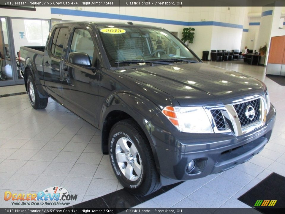 Front 3/4 View of 2013 Nissan Frontier SV V6 Crew Cab 4x4 Photo #3