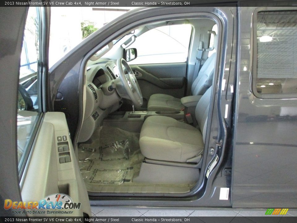 Front Seat of 2013 Nissan Frontier SV V6 Crew Cab 4x4 Photo #28