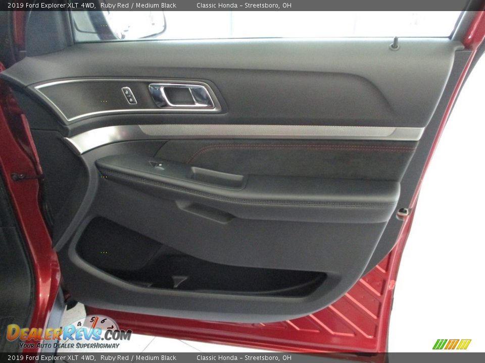 Door Panel of 2019 Ford Explorer XLT 4WD Photo #14