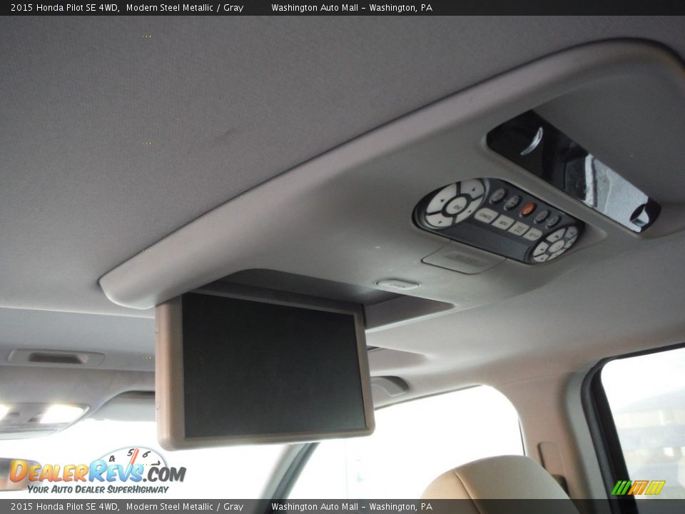 Entertainment System of 2015 Honda Pilot SE 4WD Photo #4