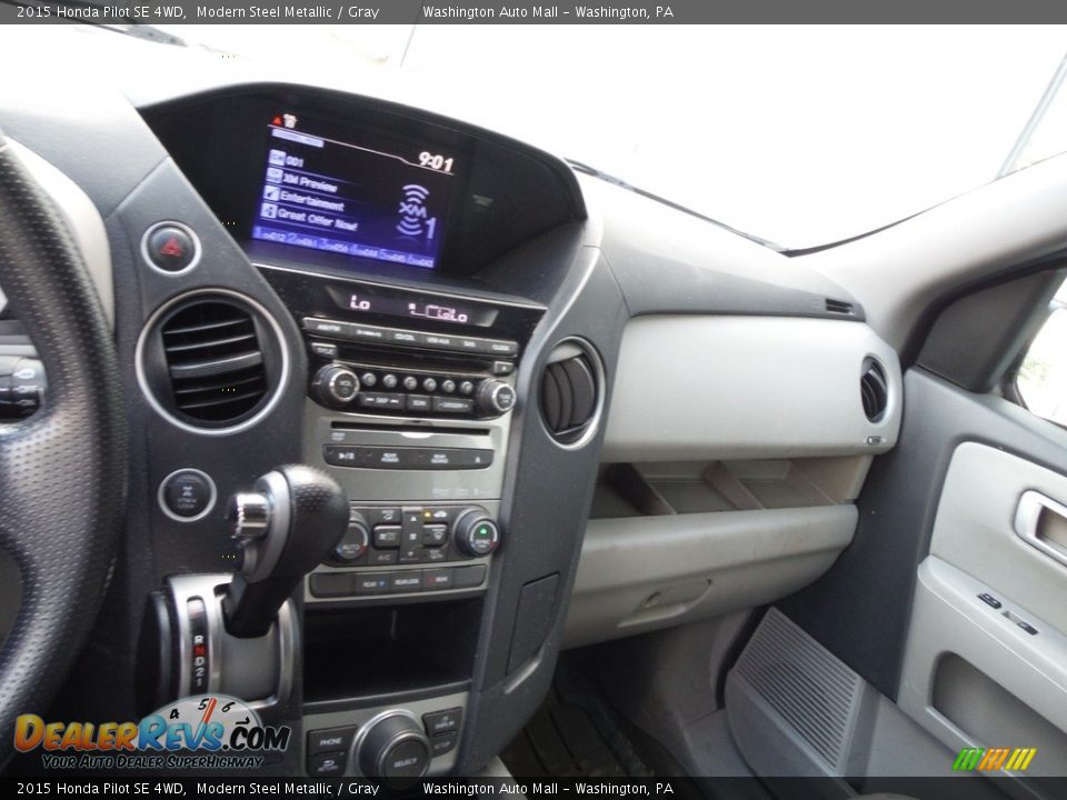 Controls of 2015 Honda Pilot SE 4WD Photo #7