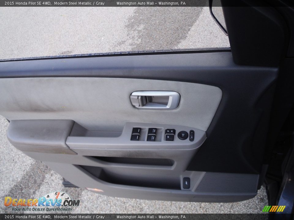 Door Panel of 2015 Honda Pilot SE 4WD Photo #19