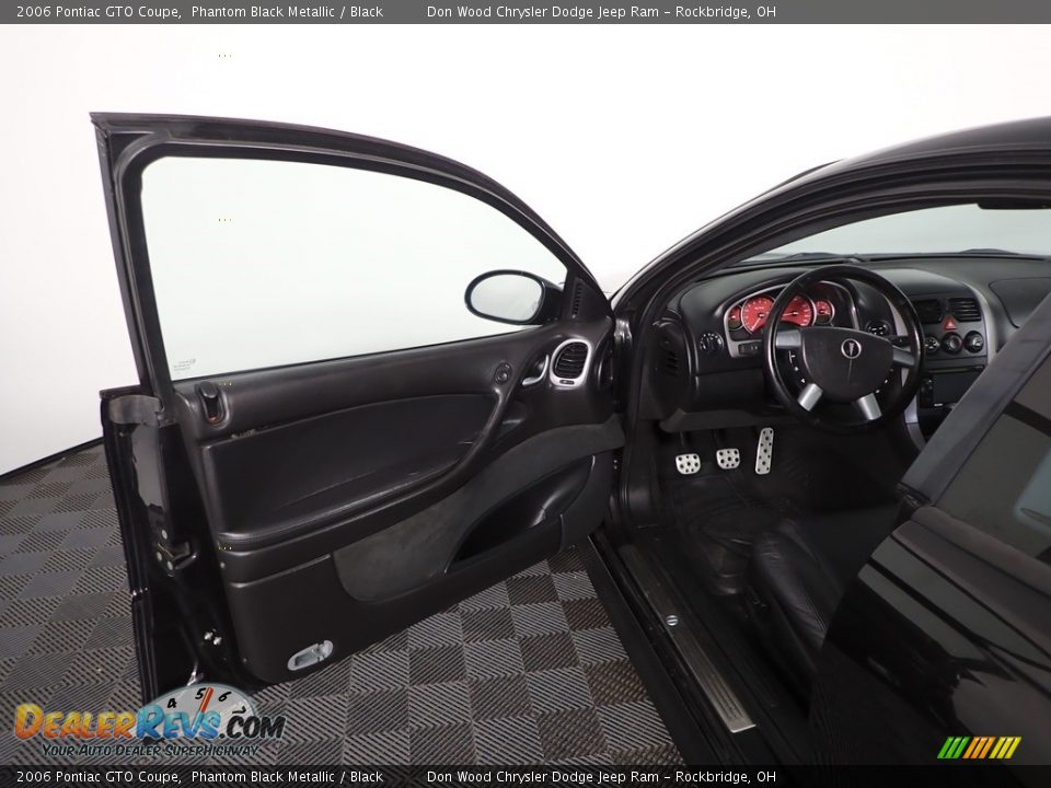 2006 Pontiac GTO Coupe Phantom Black Metallic / Black Photo #8