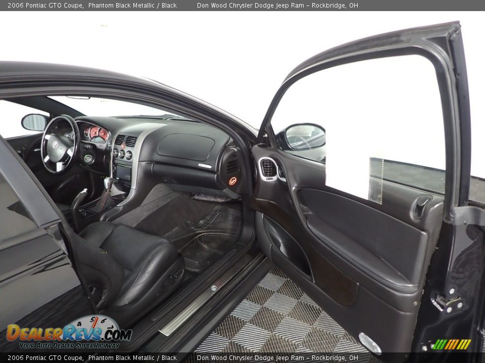 2006 Pontiac GTO Coupe Phantom Black Metallic / Black Photo #21