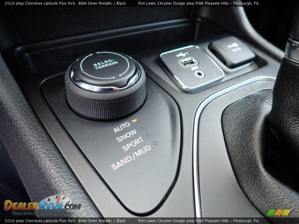 2019 Jeep Cherokee Latitude Plus 4x4 Billet Silver Metallic / Black Photo #17