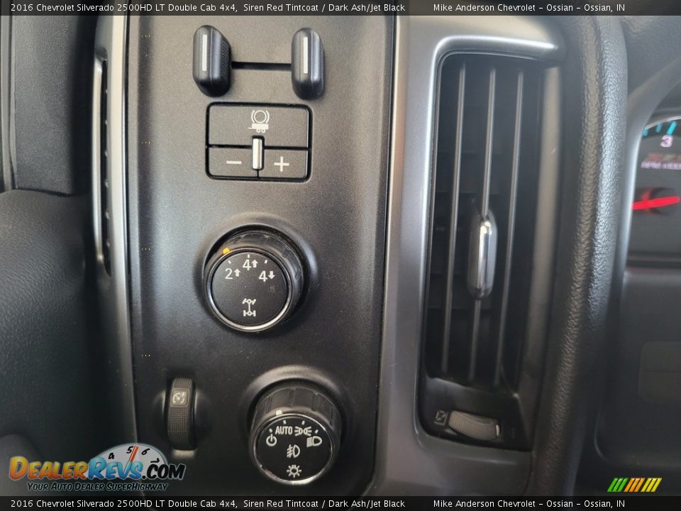 Controls of 2016 Chevrolet Silverado 2500HD LT Double Cab 4x4 Photo #25