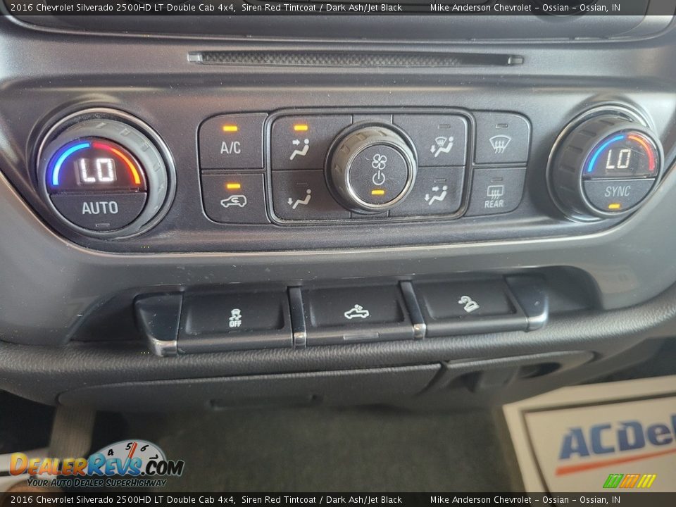Controls of 2016 Chevrolet Silverado 2500HD LT Double Cab 4x4 Photo #32