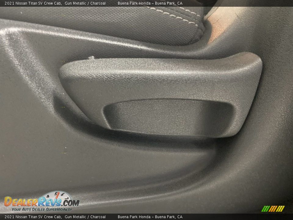 2021 Nissan Titan SV Crew Cab Gun Metallic / Charcoal Photo #16