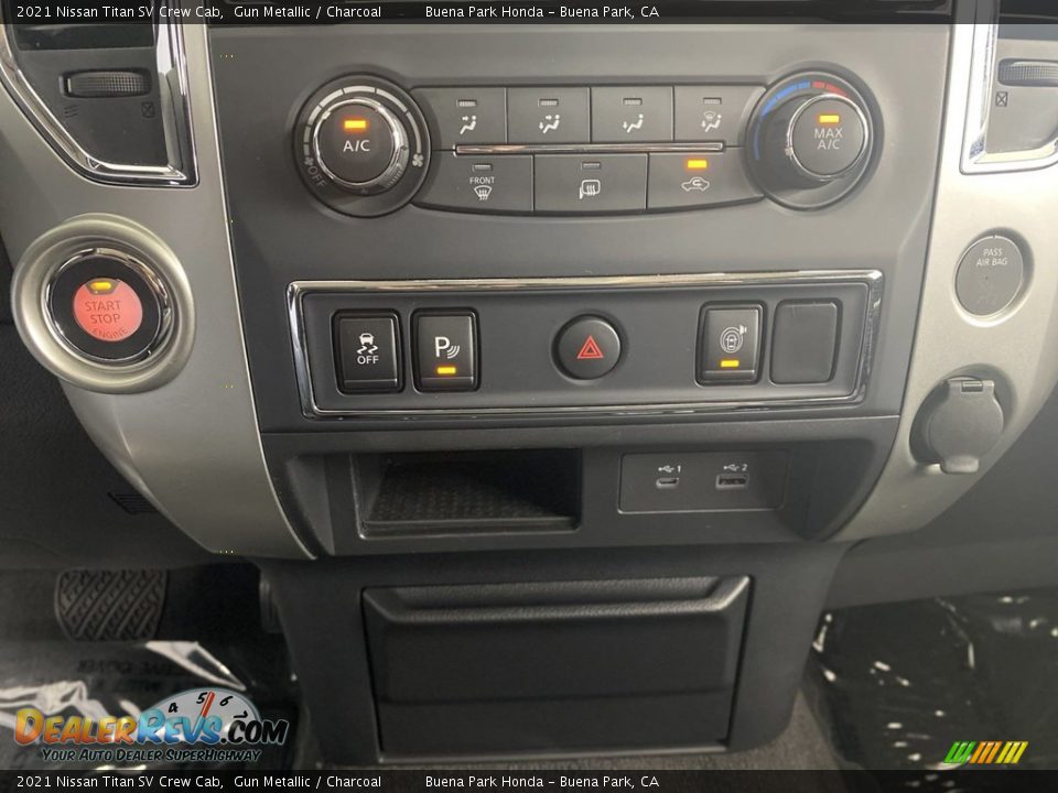 Controls of 2021 Nissan Titan SV Crew Cab Photo #26