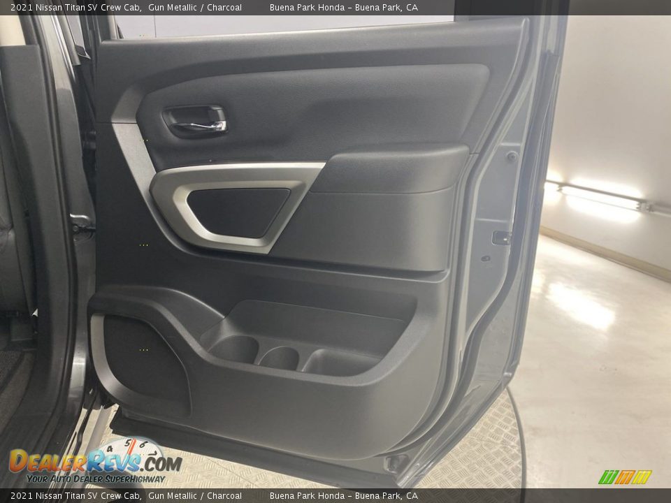 2021 Nissan Titan SV Crew Cab Gun Metallic / Charcoal Photo #32