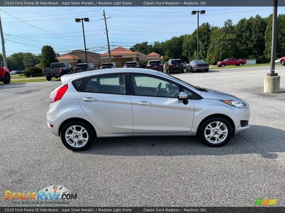 2016 Ford Fiesta SE Hatchback Ingot Silver Metallic / Medium Light Stone Photo #4