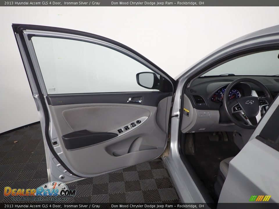 2013 Hyundai Accent GLS 4 Door Ironman Silver / Gray Photo #10