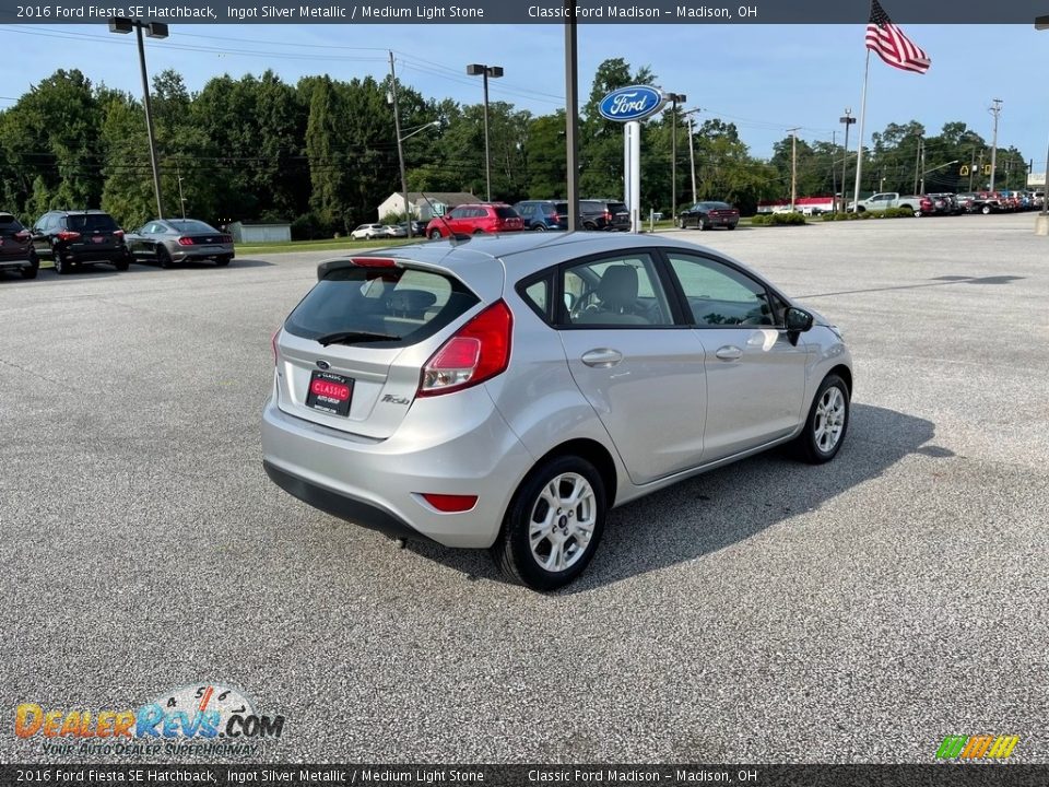 2016 Ford Fiesta SE Hatchback Ingot Silver Metallic / Medium Light Stone Photo #5