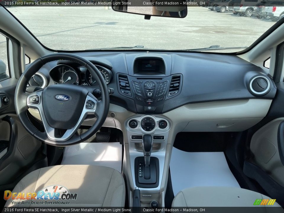 2016 Ford Fiesta SE Hatchback Ingot Silver Metallic / Medium Light Stone Photo #10