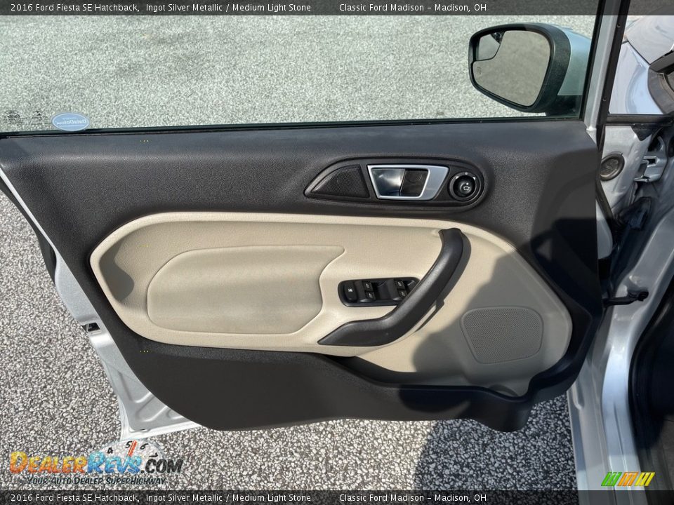 2016 Ford Fiesta SE Hatchback Ingot Silver Metallic / Medium Light Stone Photo #11