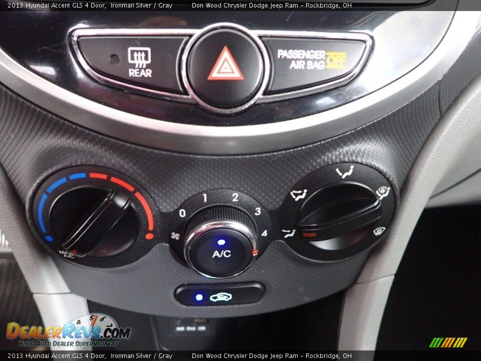 2013 Hyundai Accent GLS 4 Door Ironman Silver / Gray Photo #19