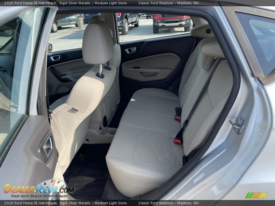 2016 Ford Fiesta SE Hatchback Ingot Silver Metallic / Medium Light Stone Photo #13