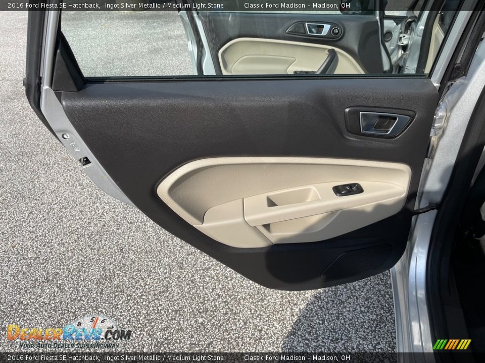 2016 Ford Fiesta SE Hatchback Ingot Silver Metallic / Medium Light Stone Photo #14