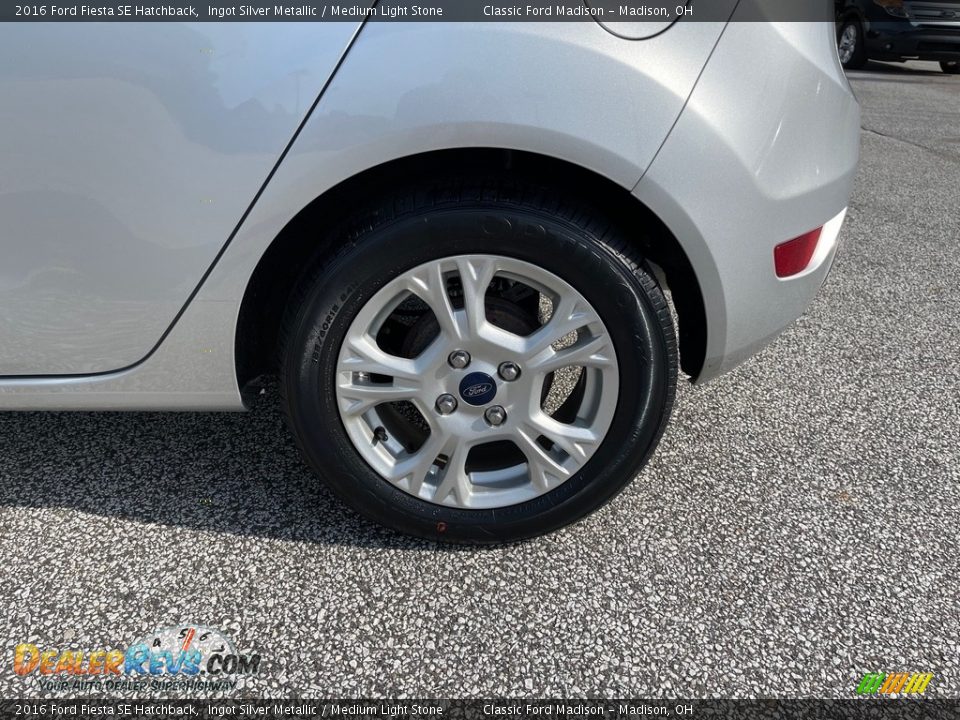 2016 Ford Fiesta SE Hatchback Ingot Silver Metallic / Medium Light Stone Photo #15