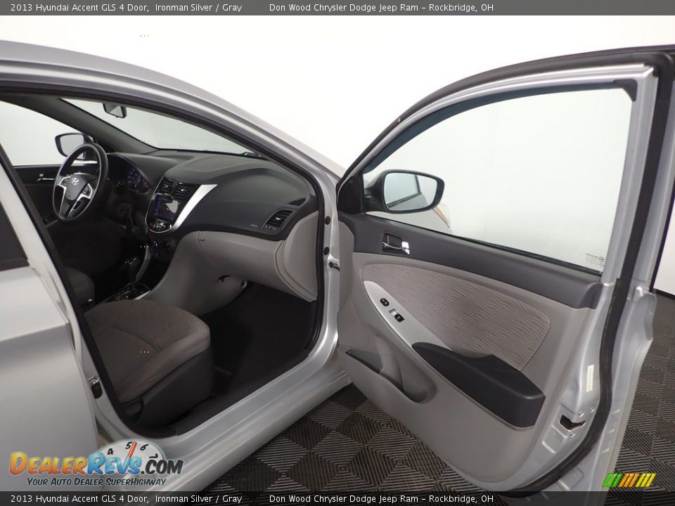 2013 Hyundai Accent GLS 4 Door Ironman Silver / Gray Photo #25