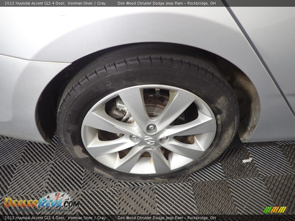 2013 Hyundai Accent GLS 4 Door Ironman Silver / Gray Photo #29