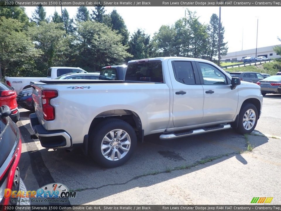 2020 Chevrolet Silverado 1500 Custom Double Cab 4x4 Silver Ice Metallic / Jet Black Photo #4