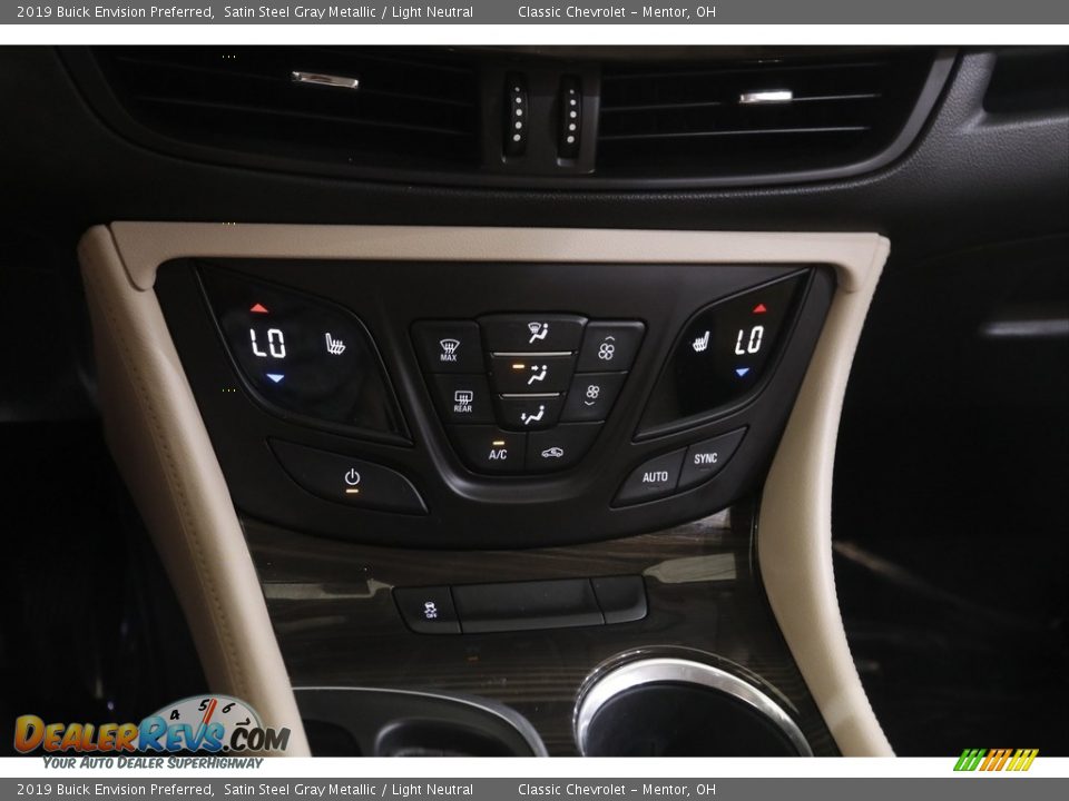 Controls of 2019 Buick Envision Preferred Photo #14