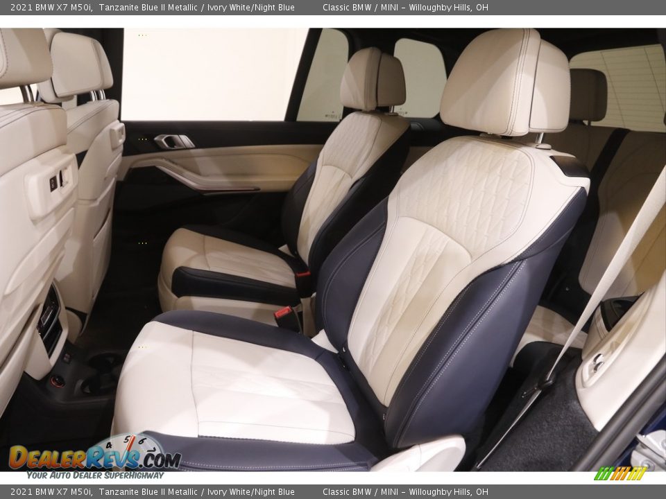 Rear Seat of 2021 BMW X7 M50i Photo #26