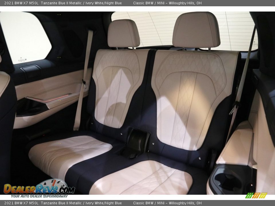 Rear Seat of 2021 BMW X7 M50i Photo #27