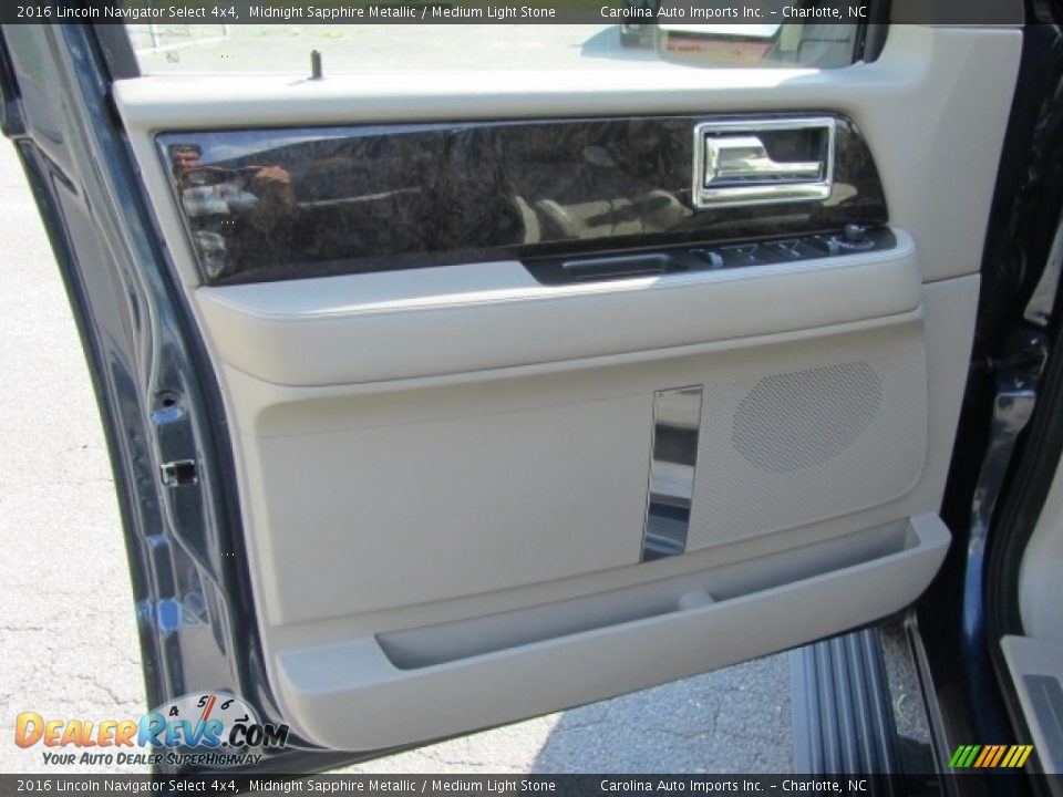 Door Panel of 2016 Lincoln Navigator Select 4x4 Photo #18