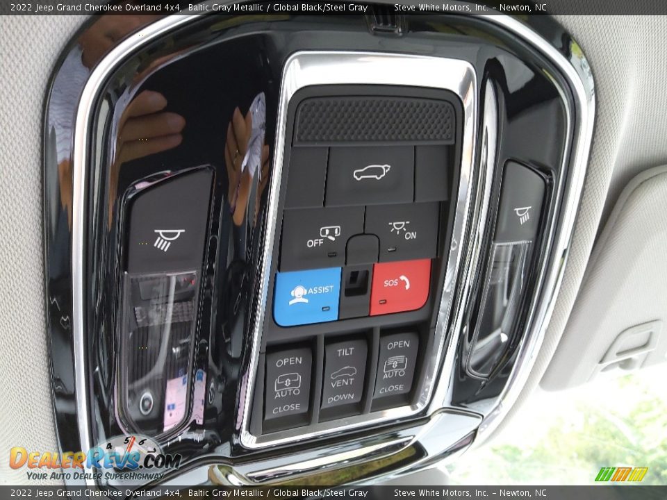 Controls of 2022 Jeep Grand Cherokee Overland 4x4 Photo #35