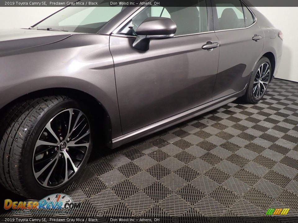 2019 Toyota Camry SE Predawn Gray Mica / Black Photo #10