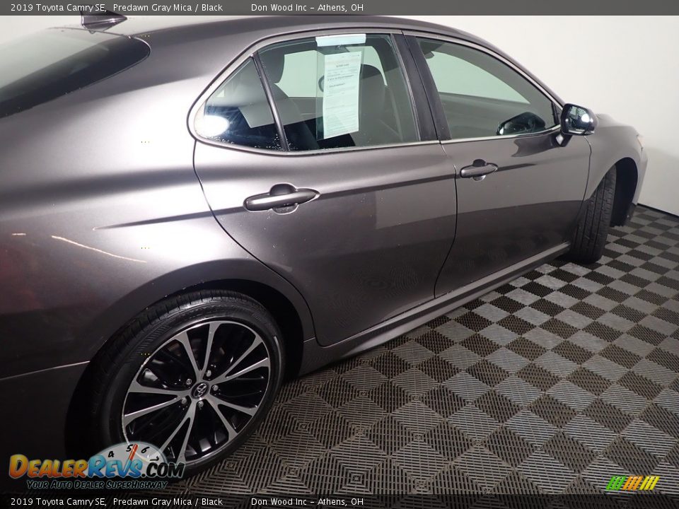 2019 Toyota Camry SE Predawn Gray Mica / Black Photo #19